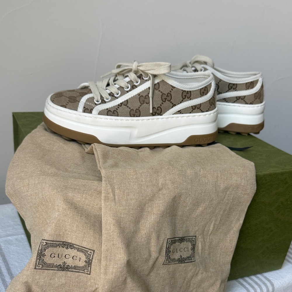 Gucci Women's Tan and White Sneakers - Picture 6 of 9